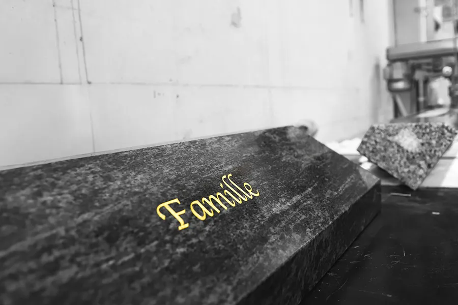 Gravure personnalisée sur monument funéraire