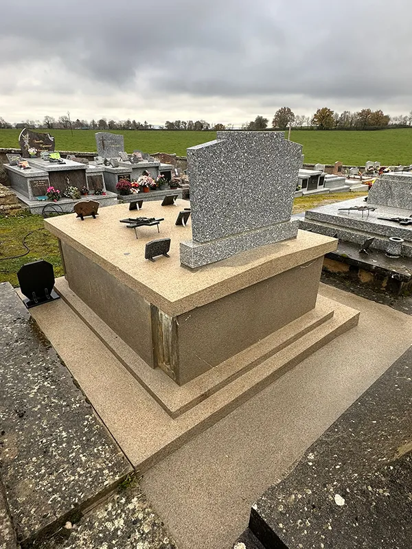 Sépulture rénovée après travaux de cimetière en Aveyron
